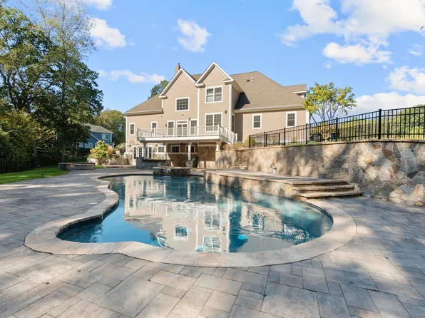 8 Farm River Road, Orange, CT 06477
