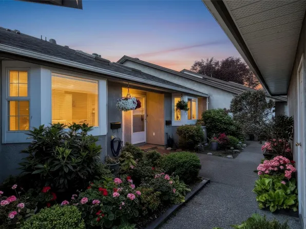 2070 Amelia Ave #24, Sidney, BC V8L 4X6