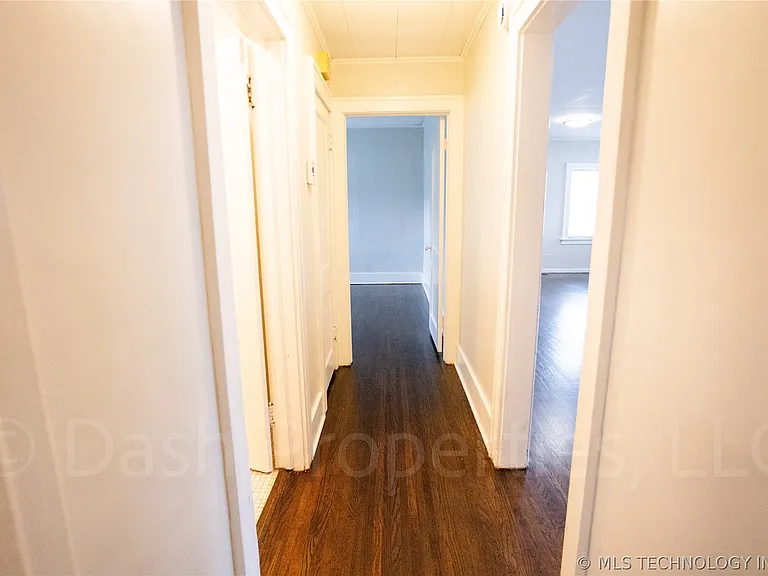 1119 S Florence Ave — Photo 41