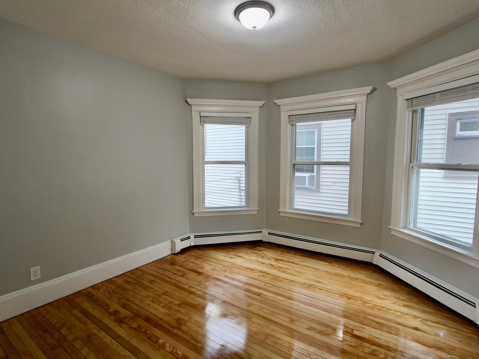 2 bed, 800 sqft, $2,400 — Photo 2