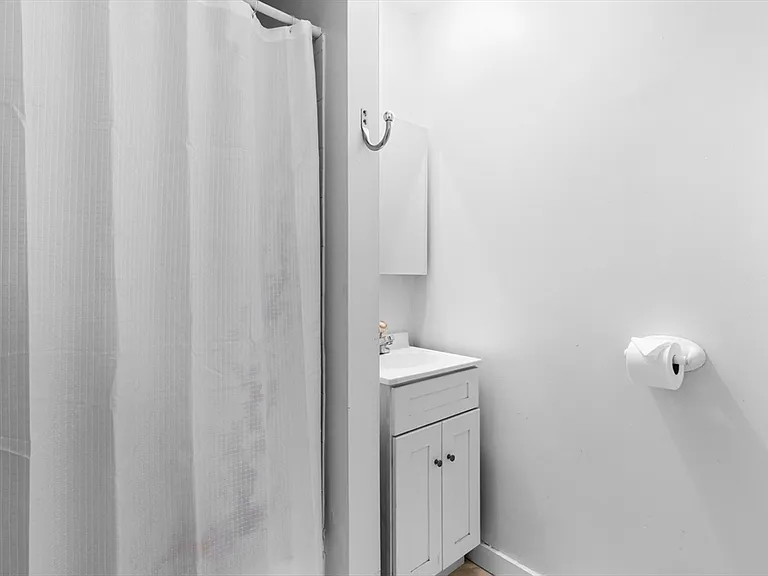 181 W 5th St #2 — Photo 15