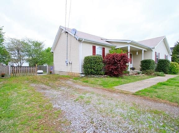 2nd image of 923 Osborne Ln