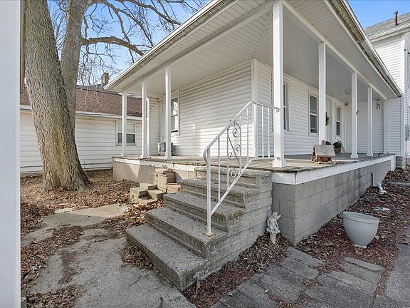 4th image of 205 E Oak St