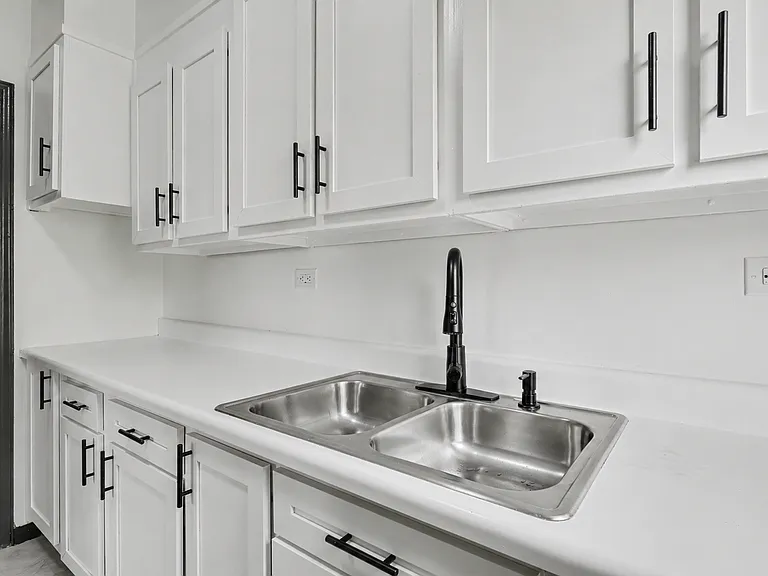Windsor Terrace Apartments | 1 MONTH FREE with a 13 MONTH LEASE — Photo 10