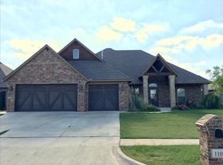 1105 Lindsey Ln, Moore, OK 73160