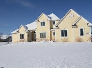 W279N7476 Summer Ct, Hartland, WI 53029