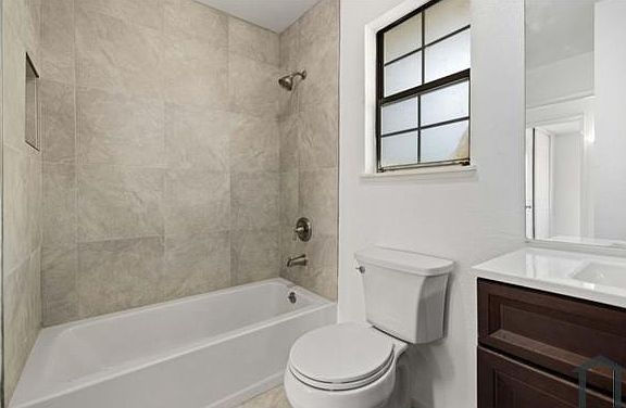 5th image of 1222 W Avenue H1