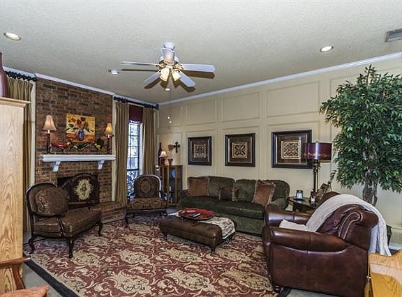 2nd image of 2308 Coleshire Dr