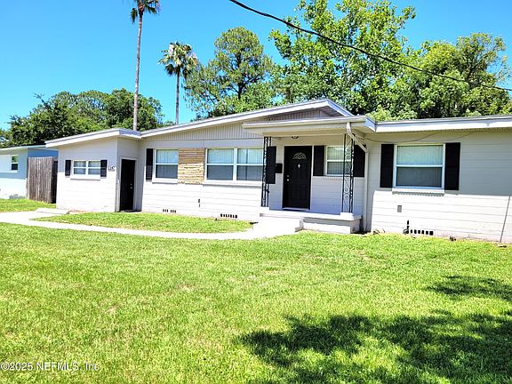 3rd image of 2247 LOU Drive W