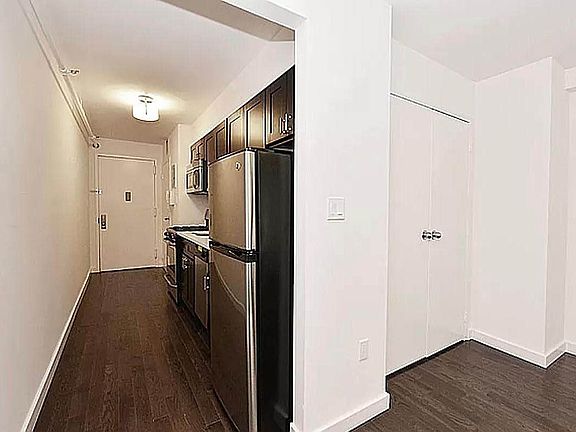 5th image of 140 W 19th St APT 2D