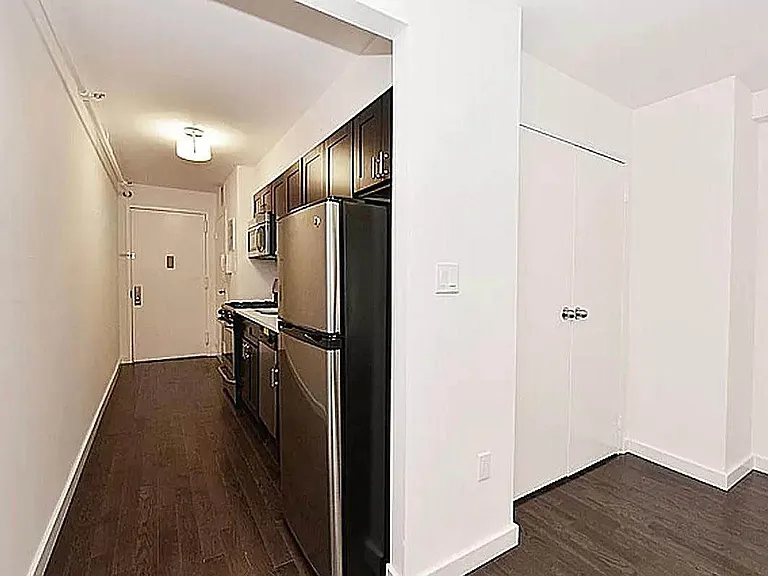 140 W 19th St #2D — Photo 5