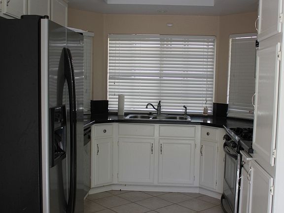 3rd image of 41399 Avenida De La Reina