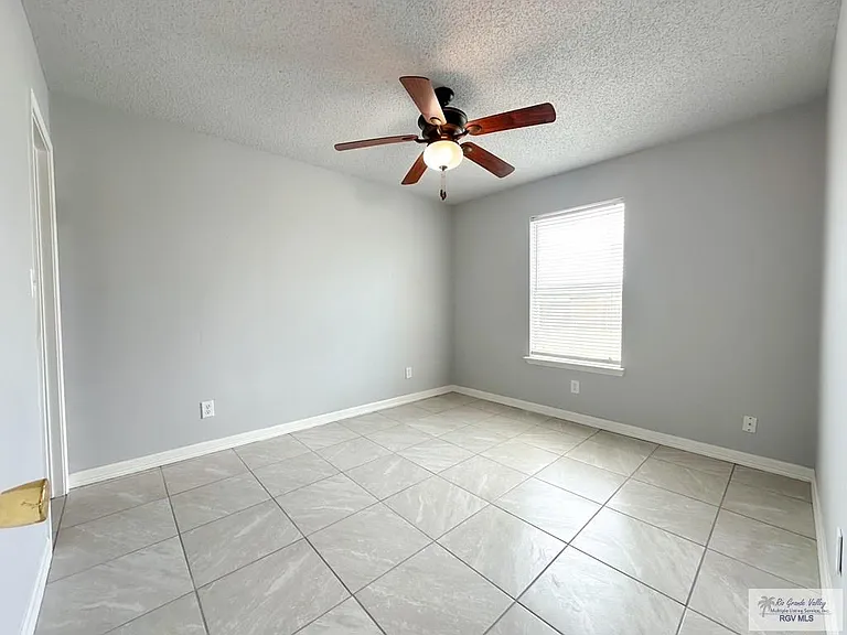 1013 Champlain Dr — Photo 11