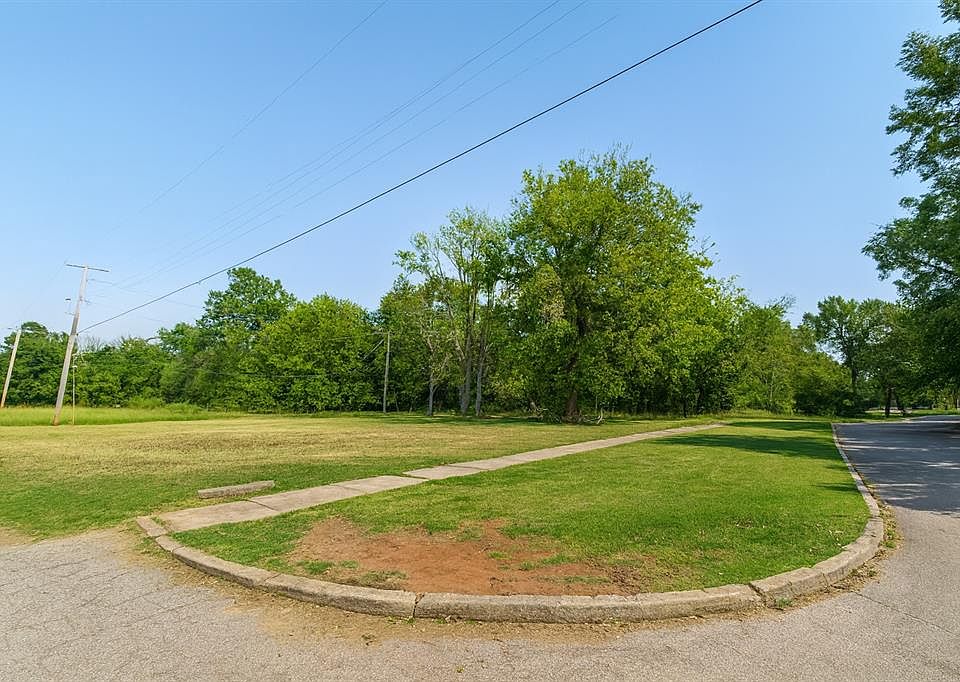 2nd image of 219 W Lincoln Ave Lot 20