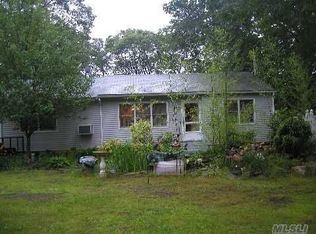 46 Kyle Rd, Hampton Bays, NY 11946