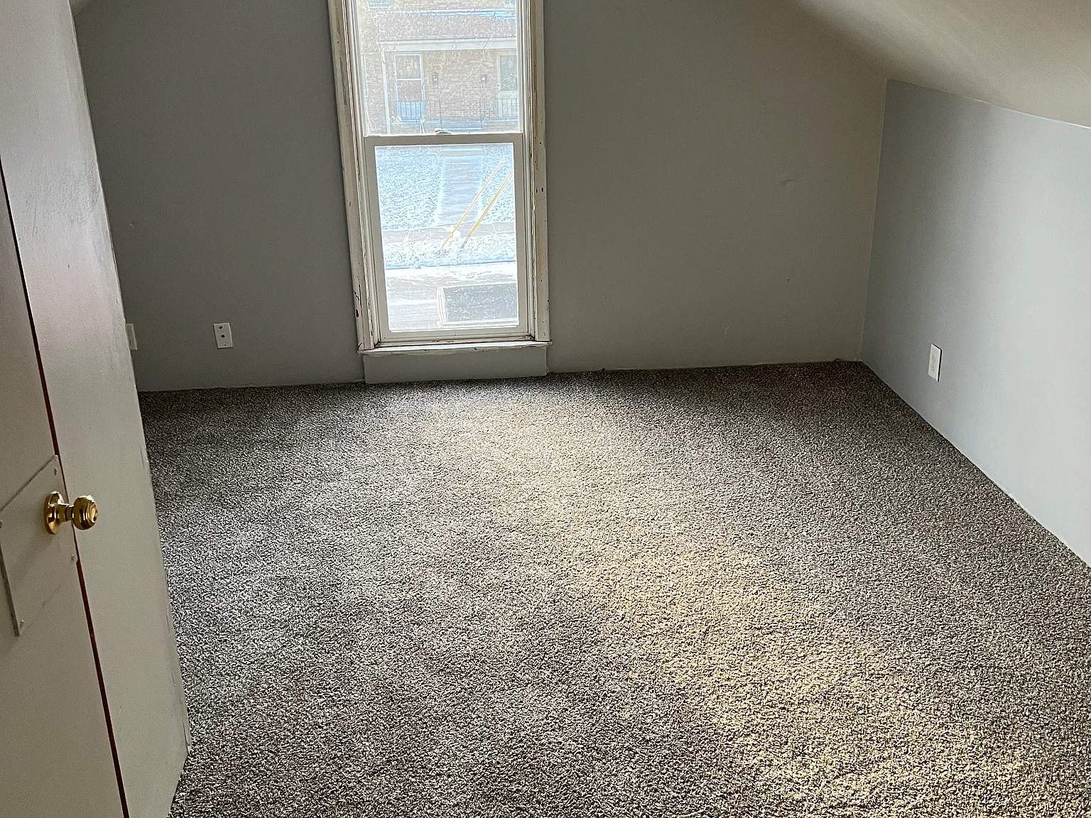 2 bed, 800 sqft, $1,050 — Photo 2