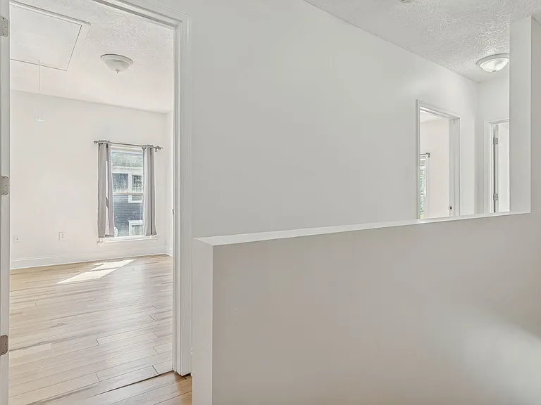 152 N Main St — Photo 19