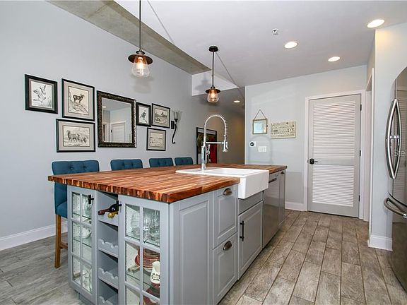 4th image of 777 N Ashley Dr Unit 1713