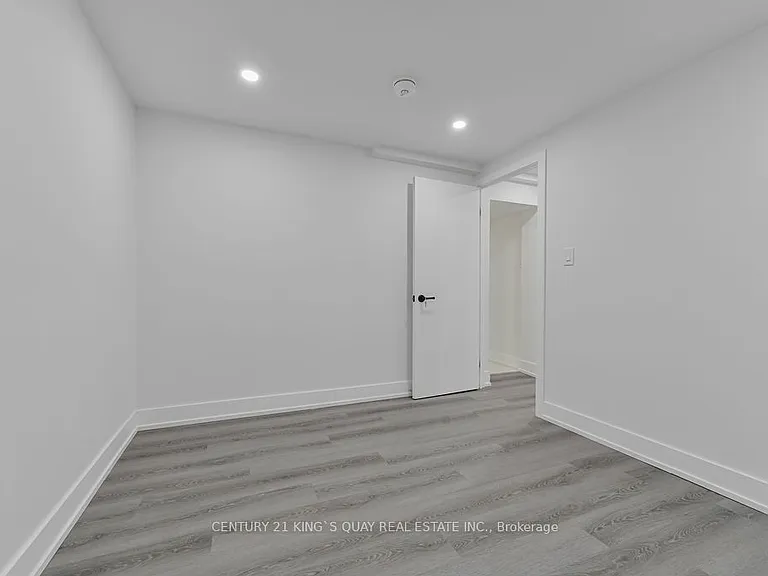 989 Old Cummer Ave #LOWER — Photo 15