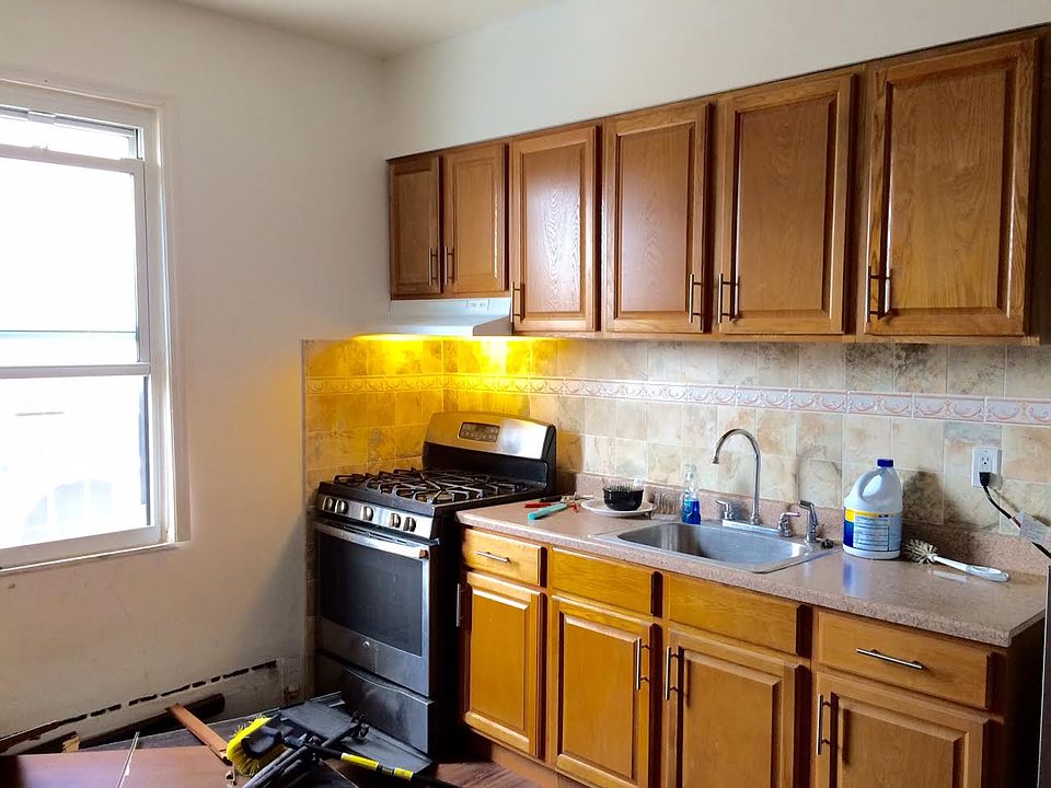 2nd image of 321 Wyckoff Ave APT 3