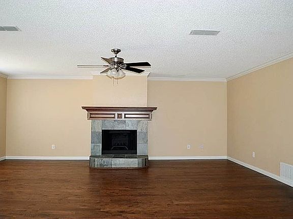 3rd image of 6912 Crystal Ln