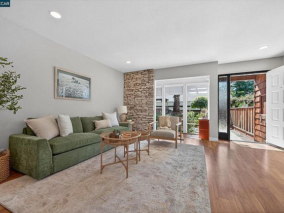 4th image of 1358 Walden Rd