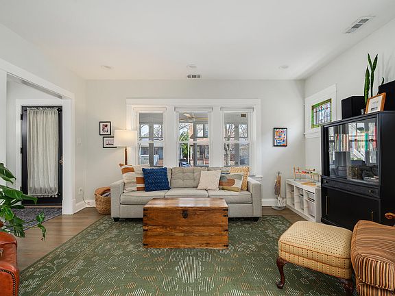 4th image of 1135 Clarence Ave