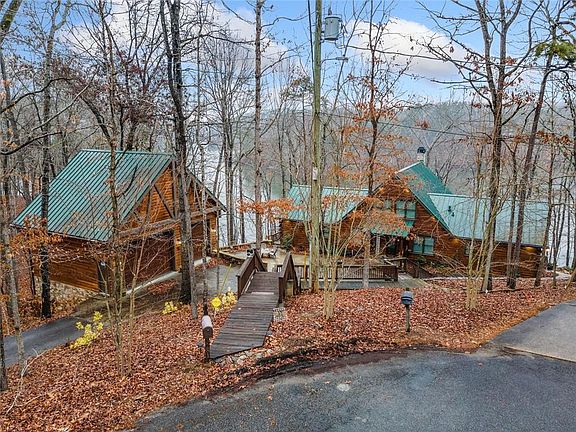 2nd image of 5281 Laurel Ln