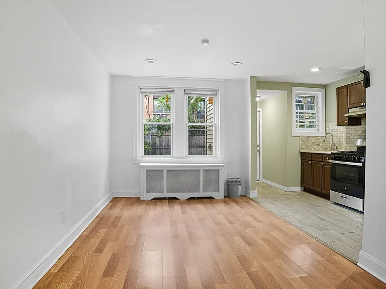 2027 Widener St — Photo 5