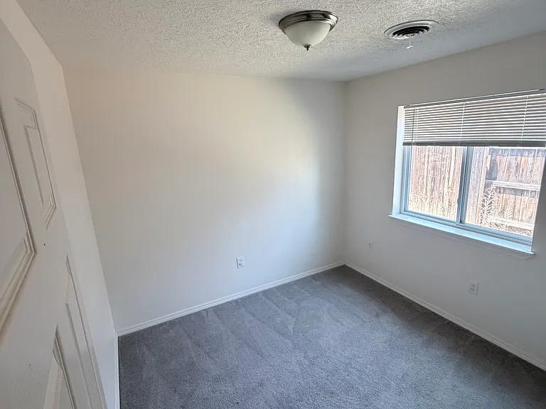 521 Ginger St — Photo 11
