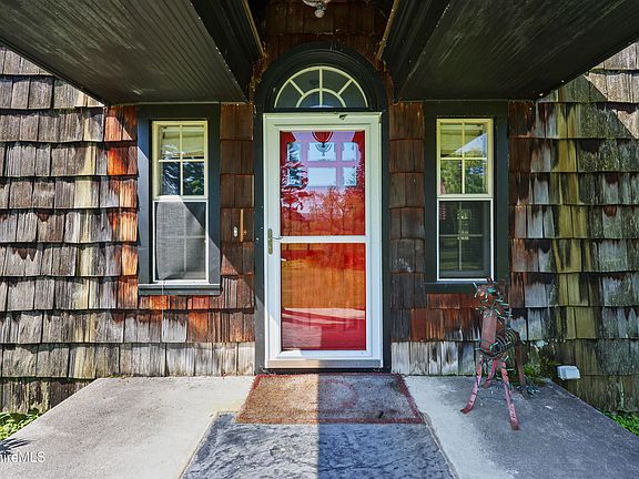 3rd image of 153 Gale Rd