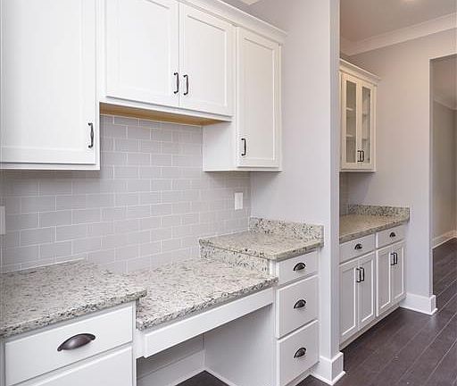4th image of 250 Caroline Way