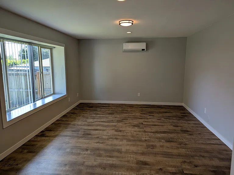 353 E St #B — Photo 5