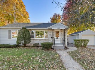 722 8th St, Baraboo, WI 53913