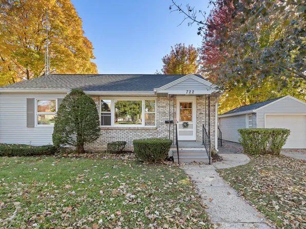 722 8th St, Baraboo, WI 53913