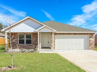 500 Jameson St, Springtown, TX 76082