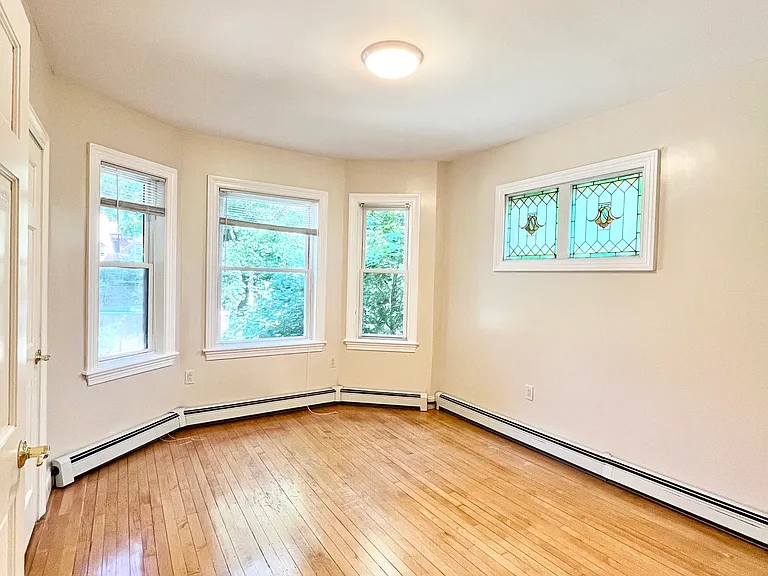 19 Park View St — Photo 5