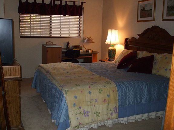 Roommate Bedroom (1)