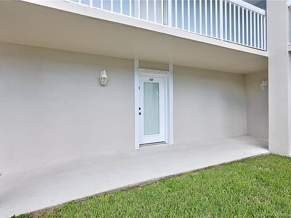 4th image of 40 NE Plantation Rd APT 107
