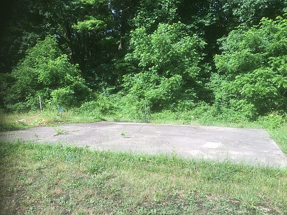 2nd image of 1875 Clary Road