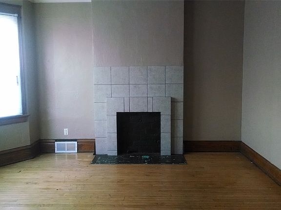 3rd image of 635 W Clarke St