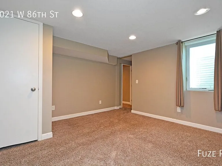 1021 W 86th St — Photo 18