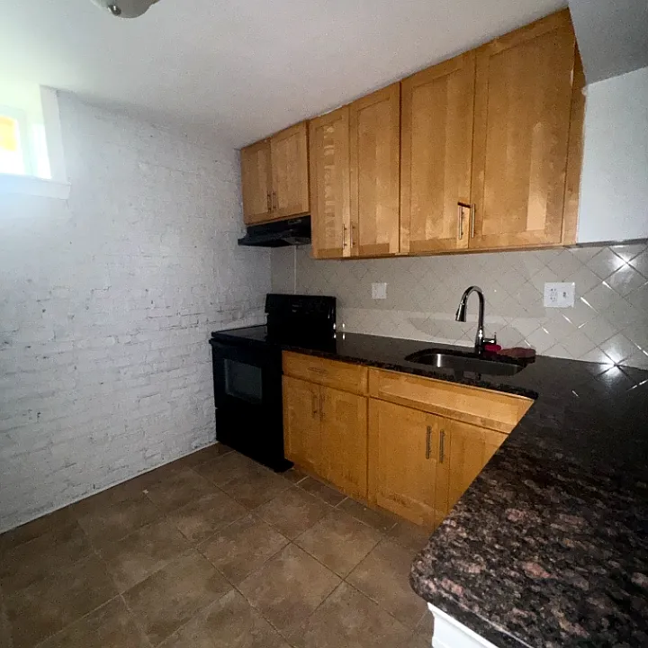 15 Goldsmith Ave #L3