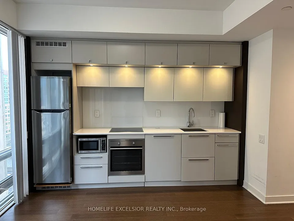 15 Grenville St #904