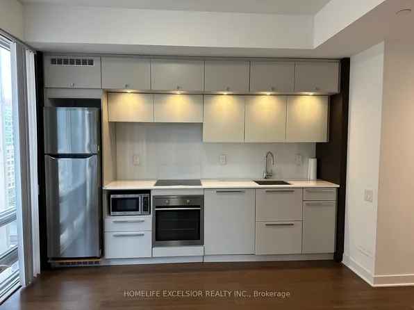 15 Grenville St #904, Toronto, ON M4Y 0B9