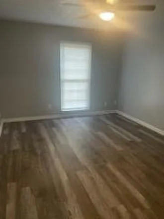 2 bed, 1018 sqft, $950 — Photo 4