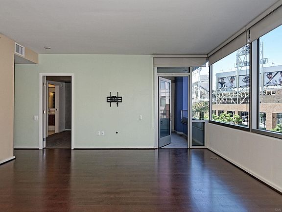 4th image of 321 10th Ave Unit 402
