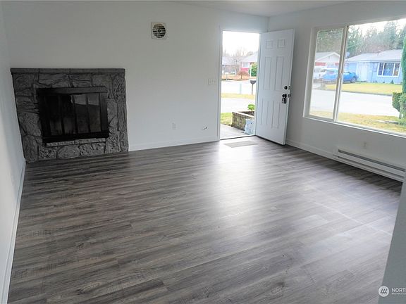 4th image of 208 N St SE