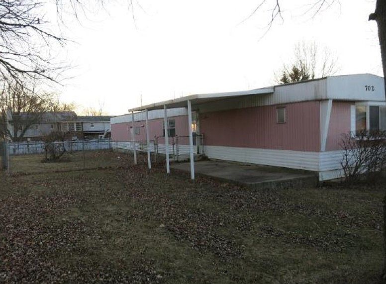 2nd image of 702 N Manhattan Ave