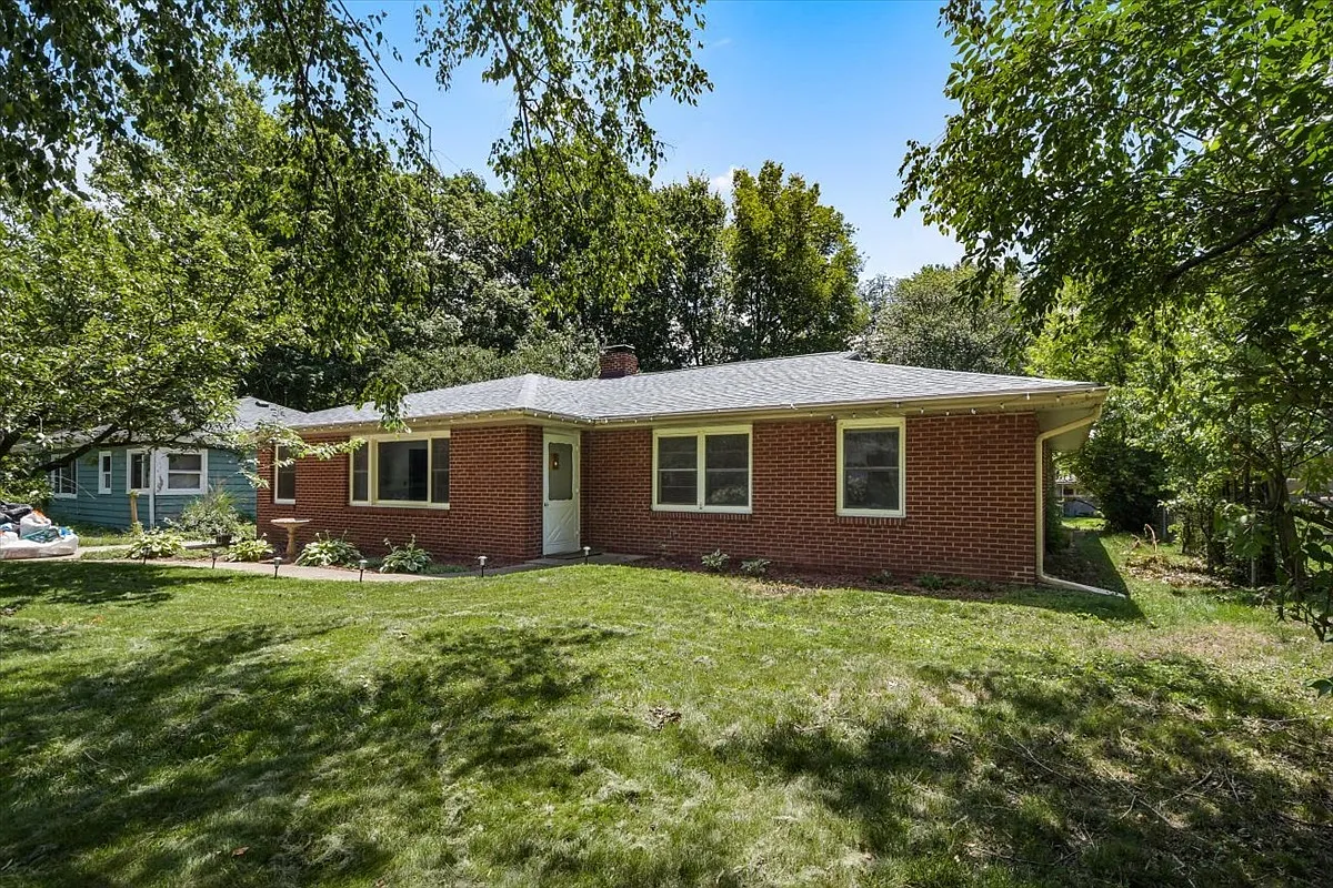 1617 Sheridan Rd photo 1